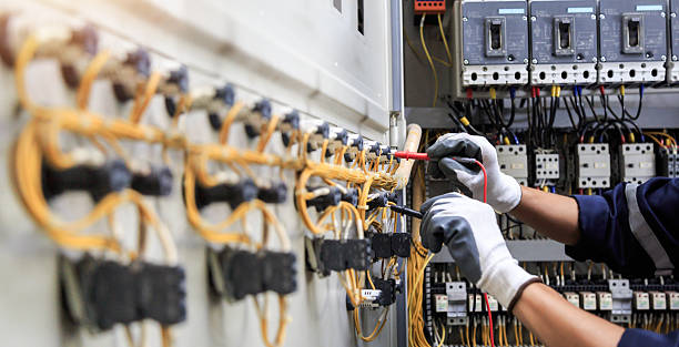 Professional Electrician technician working in Homeacre-Lyndora, PA